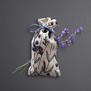 Lavandas ziedi lina maisiņā – 20 g (lielais) | ar lavandas ziedu dizainu